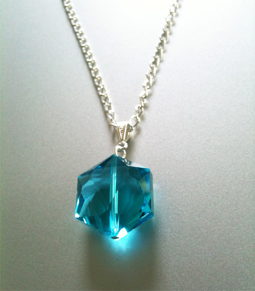 pendentif cristal andara bleu luminescent bijoux pendants